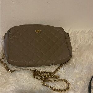 Chic Quilted Crossbody Bag with Gold Chain